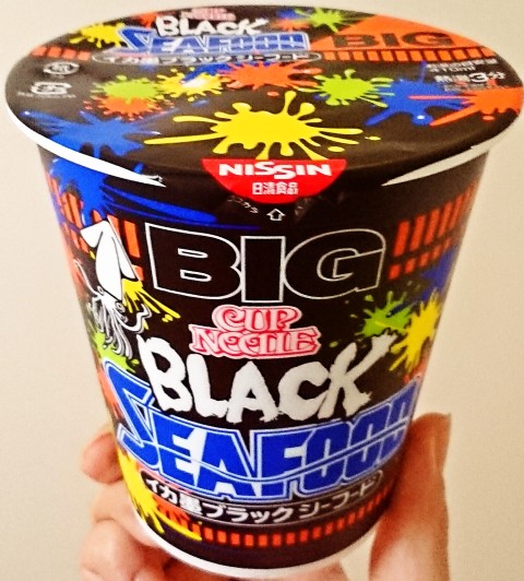 日清「カップヌードル イカ墨ブラックシーフード ビッグ」