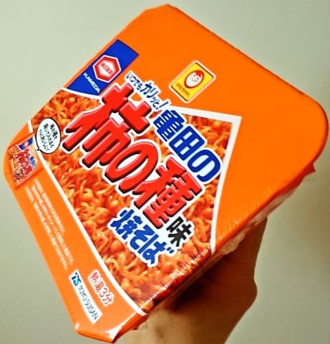 マルちゃん「亀田の柿の種味焼そば」