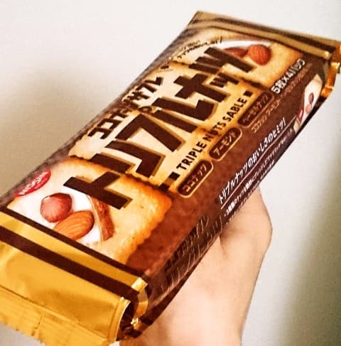 日清シスコ「ココナッツサブレ トリプルナッツ」