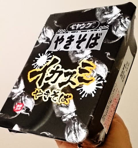 まるか食品「ペヤング イカスミやきそば」