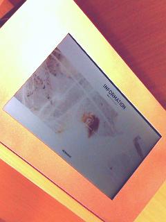 タッチパネル式の案内端末