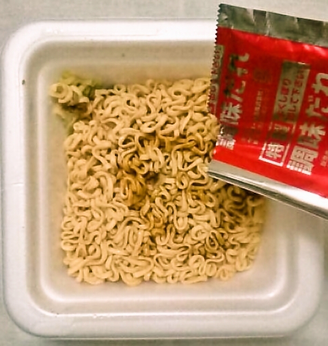 サッポロ一番「肉油そば 薫るわさび和風醤油味」