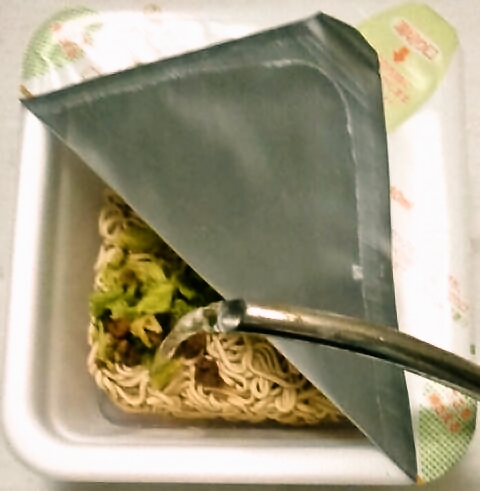 ニュータッチ「鬼金棒カラシビまぜそば」