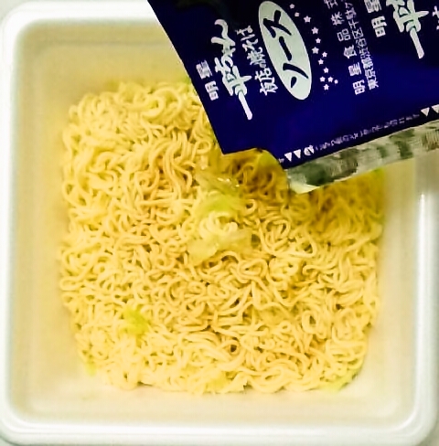 明星「一平ちゃん夜店の焼きそば瀬戸内レモン味」