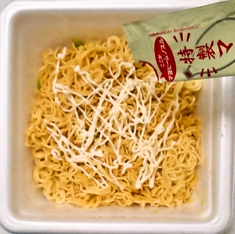 明星「一平ちゃん夜店の焼きそば瀬戸内レモン味」