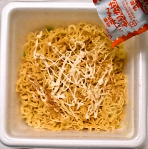 明星「一平ちゃん夜店の焼きそば瀬戸内レモン味」