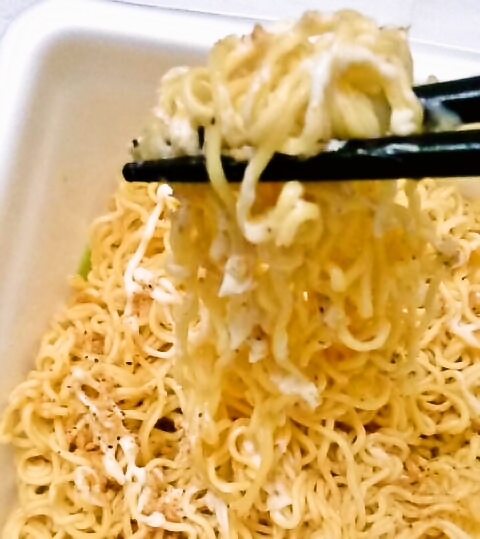 明星「一平ちゃん夜店の焼きそば瀬戸内レモン味」