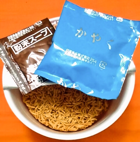 日清「チキンラーメンどんぶりＢＢＱ風カレー味」