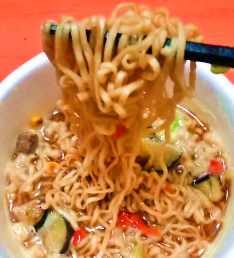 日清「チキンラーメンどんぶりＢＢＱ風カレー味」