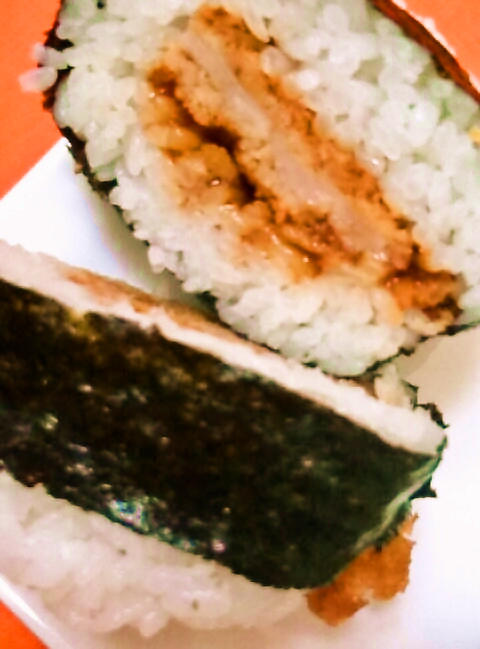 セブンイレブン「サンドおむすびソースとんかつ」