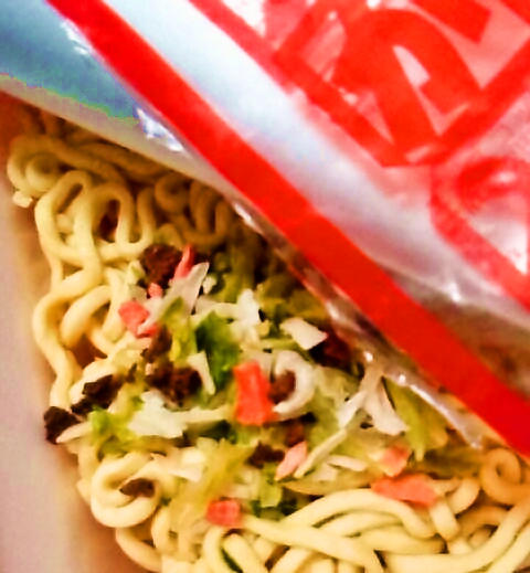 エースコック「ＣｏＣｏ壱番屋監修カレー油そば」