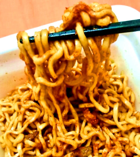 エースコック「ＣｏＣｏ壱番屋監修カレー油そば」