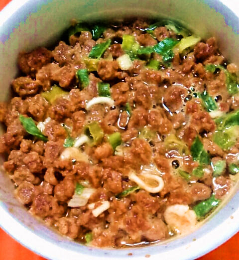 サッポロ一番「名古屋台湾ラーメン 辛さ強め ご当地マシマシ 肉特盛」