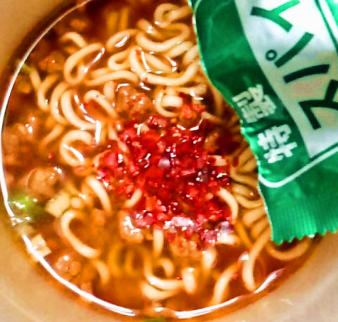 サッポロ一番「名古屋台湾ラーメン 辛さ強め ご当地マシマシ 肉特盛」