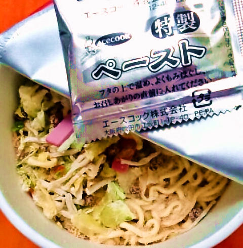 エースコック「リンガーハットのピリカラちゃんぽん」