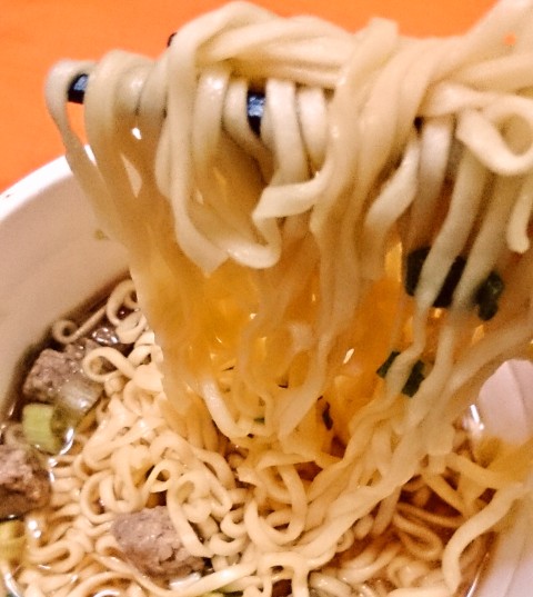 日清「カップヌードルビッグ“謎肉祭”肉盛りペッパーしょうゆ」