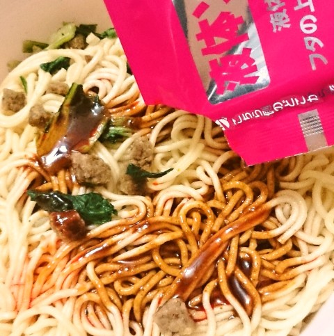 「日清焼そばＵ．Ｆ．Ｏ．麻辣紅担々焼そば」