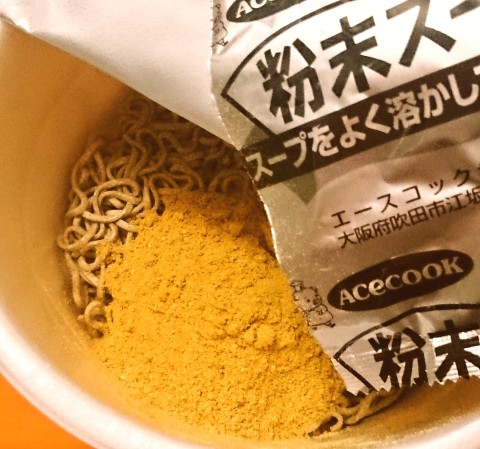 エースコック「ＣｏＣｏ壱番屋監修とび辛鶏南蛮カレーそば」