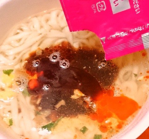 日清「どん兵衛 旨辛 酸辣湯うどん」