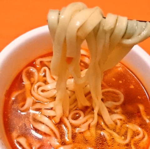 日清「どん兵衛 旨辛 酸辣湯うどん」