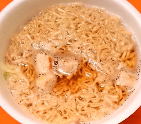 日清「チキンラーメンどんぶり チキンのアヒージョ風」