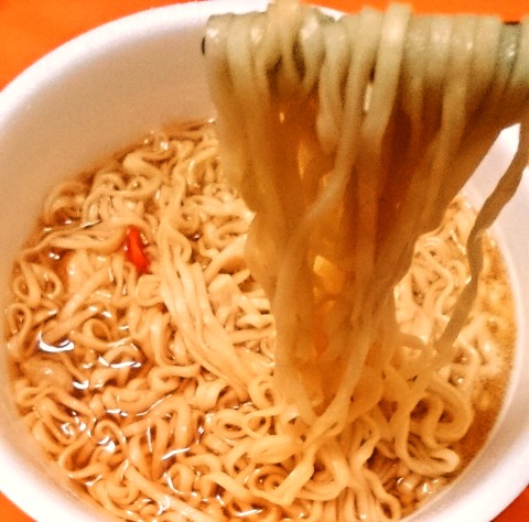 日清「チキンラーメンどんぶり チキンのアヒージョ風」