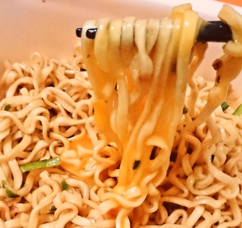 カップ麺明星「麺屋こころ監修 チーズ台湾まぜそば 大盛」