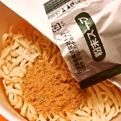 日清「どん兵衛 特盛鬼かき揚げ天ぷらうどん」