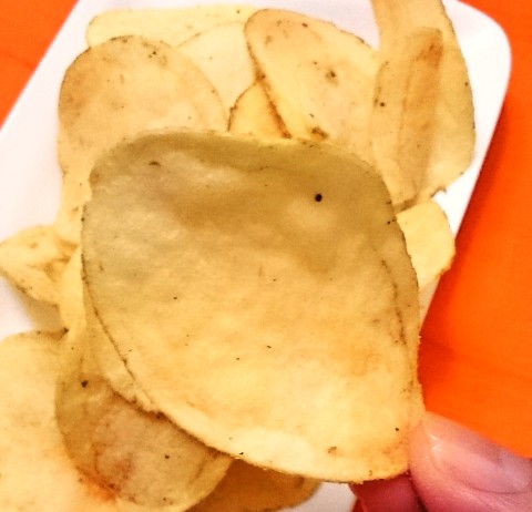 カルビー「ポテトチップス 極濃たまごマヨ味」