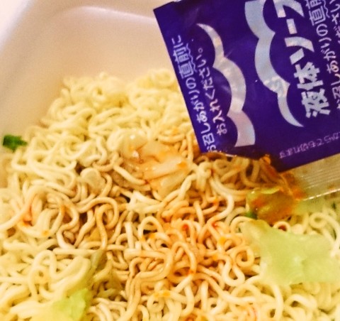 明星「一平ちゃん夜店の焼そば カラムーチョホットチリ味」