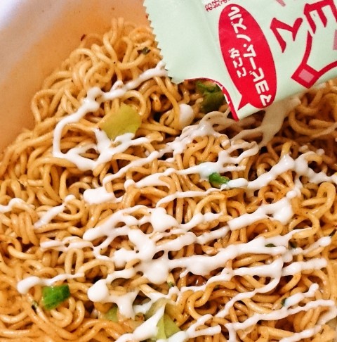 明星「一平ちゃん夜店の焼そば カラムーチョホットチリ味」