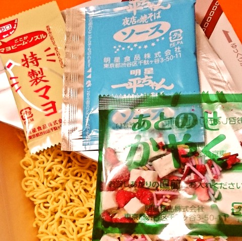 明星 一平ちゃん夜店の焼そば ショートケーキ味