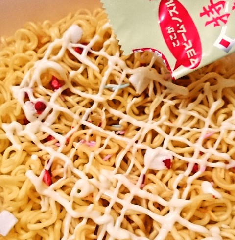 明星 一平ちゃん夜店の焼そば ショートケーキ味