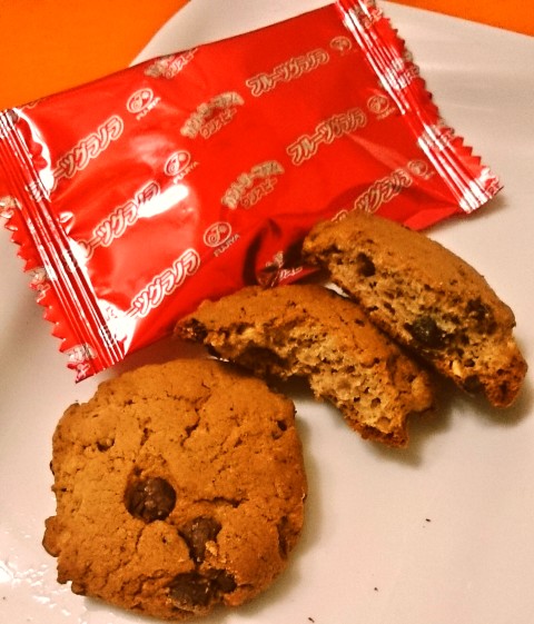 不二家「カントリーマアム クリスピー フルーツグラノラ」