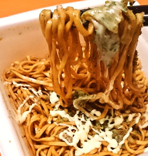 カップ麺「日清焼そばＵ．Ｆ．Ｏ．極太 お好み焼味マシ×２マヨネーズ」