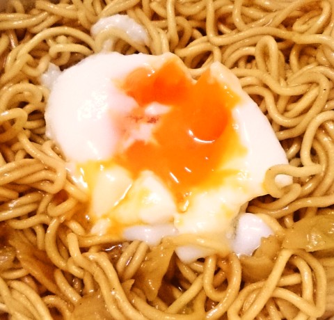 サンポー「汁なしカレーまぜそば」