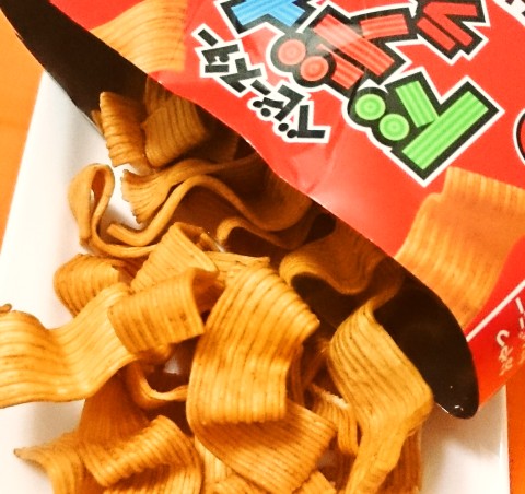 おやつカンパニー「ベビースタードデカイラーメン リンガーハットのまぜ辛めん味」