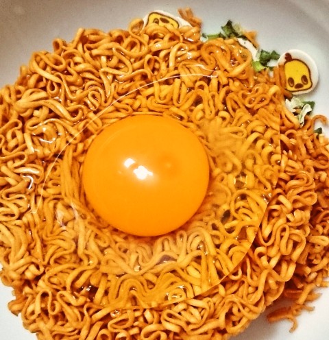 日清「チキンラーメン 酉年記念 ひよこちゃんナルト入り」