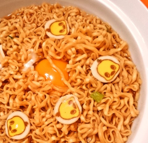 日清「チキンラーメン 酉年記念 ひよこちゃんナルト入り」