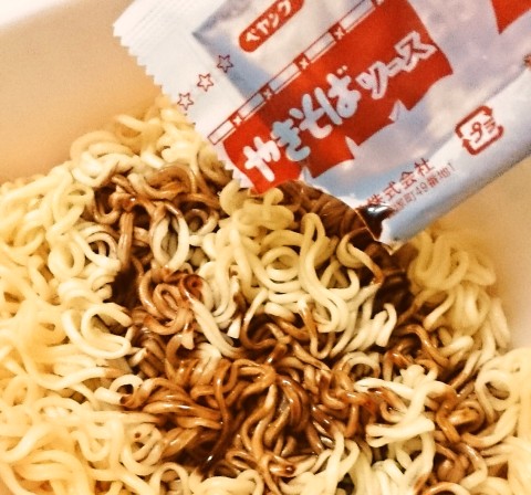 まるか食品「ペヤング チョコレートやきそばギリ」