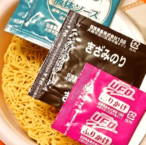 日清焼そばＵ．Ｆ．Ｏ．梅こぶ茶 梅こぶ茶の旨み広がる塩焼そば