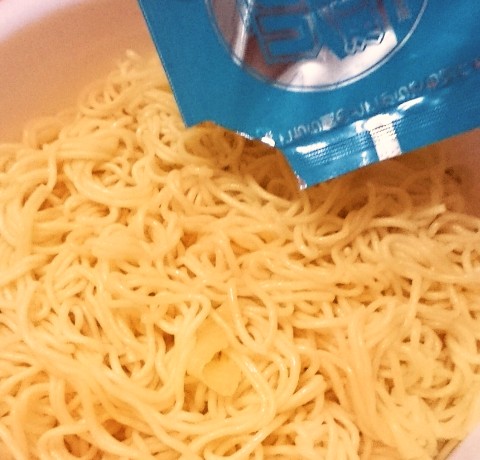 日清焼そばＵ．Ｆ．Ｏ．梅こぶ茶 梅こぶ茶の旨み広がる塩焼そば