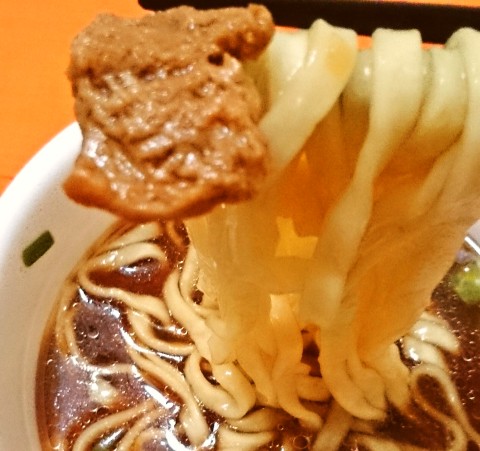 日清のどん兵衛 すき焼き 肉汁の旨みたっぷりすき焼き風うどん