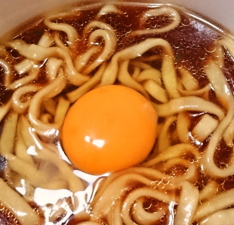 日清のどん兵衛 すき焼き 肉汁の旨みたっぷりすき焼き風うどん