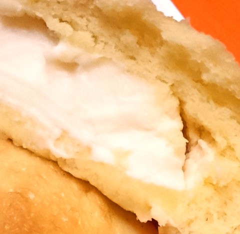 ファミリーマート「フロマージュまん(チーズケーキ風味)」