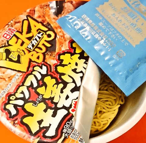 日清デカブト パワフル生姜焼き風味 濃コク醤油