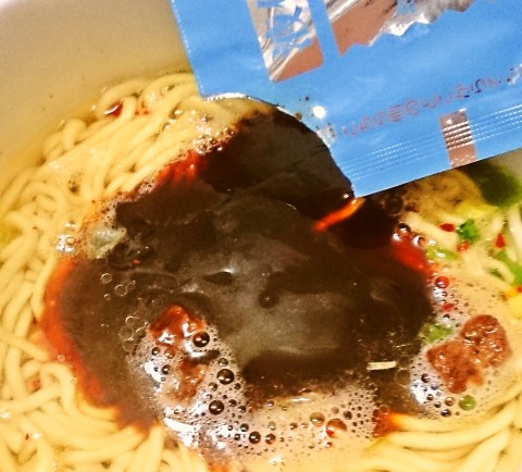 日清デカブト パワフル生姜焼き風味 濃コク醤油