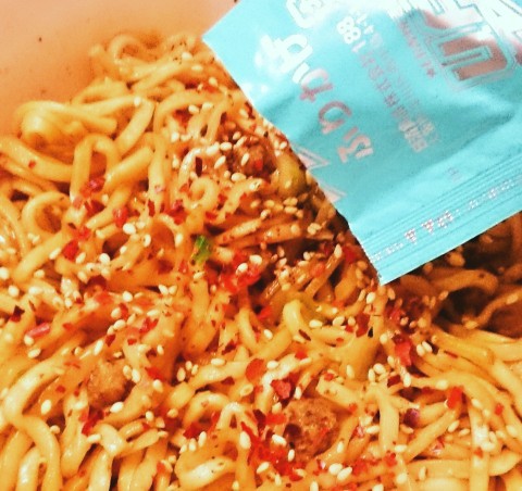 日清焼そばＵ．Ｆ．Ｏ．ビッグ 極太まぜそば 炭火焼肉味