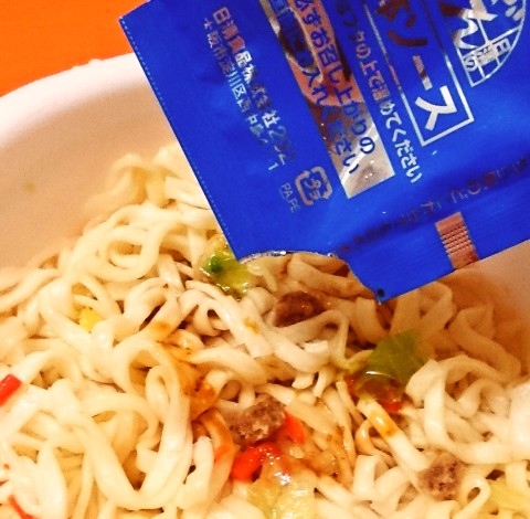 日清のどん兵衛焼うどん 旨塩だれ ゆず胡椒仕立て