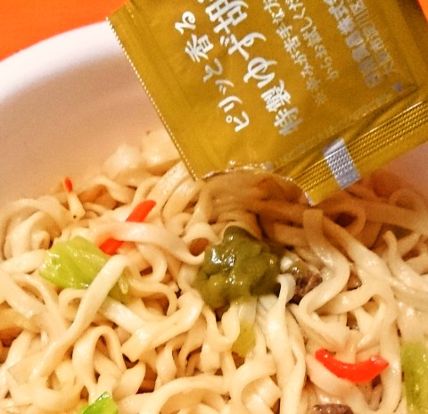 日清のどん兵衛焼うどん 旨塩だれ ゆず胡椒仕立て